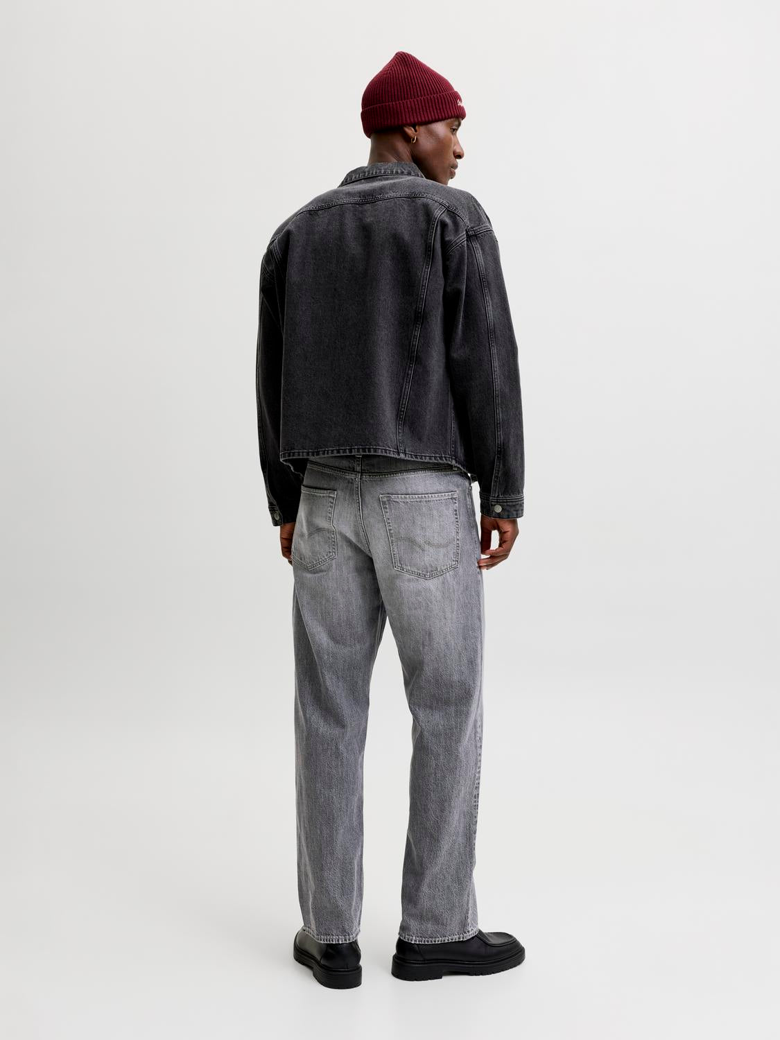 model_shot-back